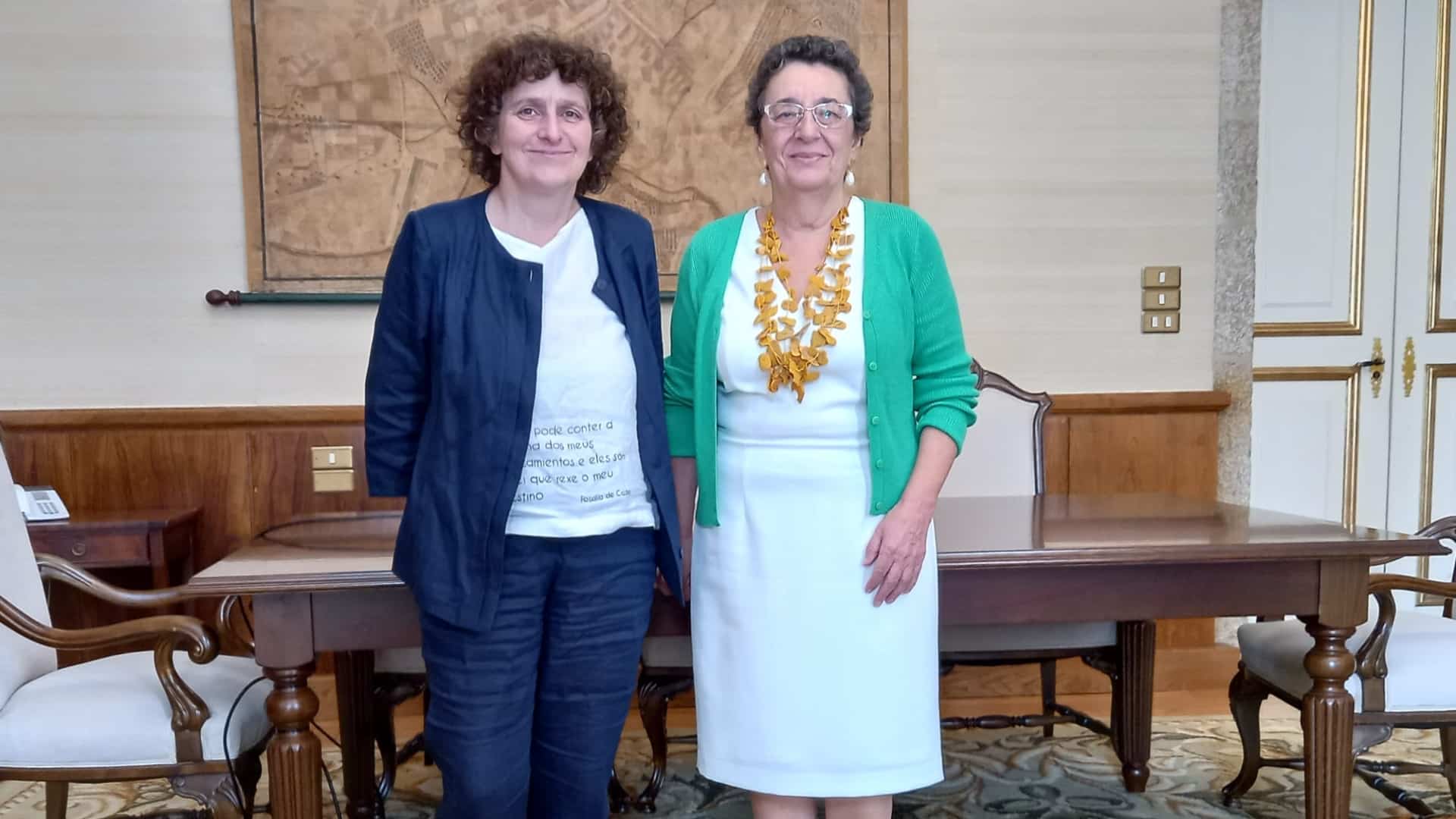 La alcaldesa de Santiago, Goretti Sanmartín, y la presidenta del Consello da Cultura Galega, Rosario Álvarez | CONCELLO DE SANTIAGO