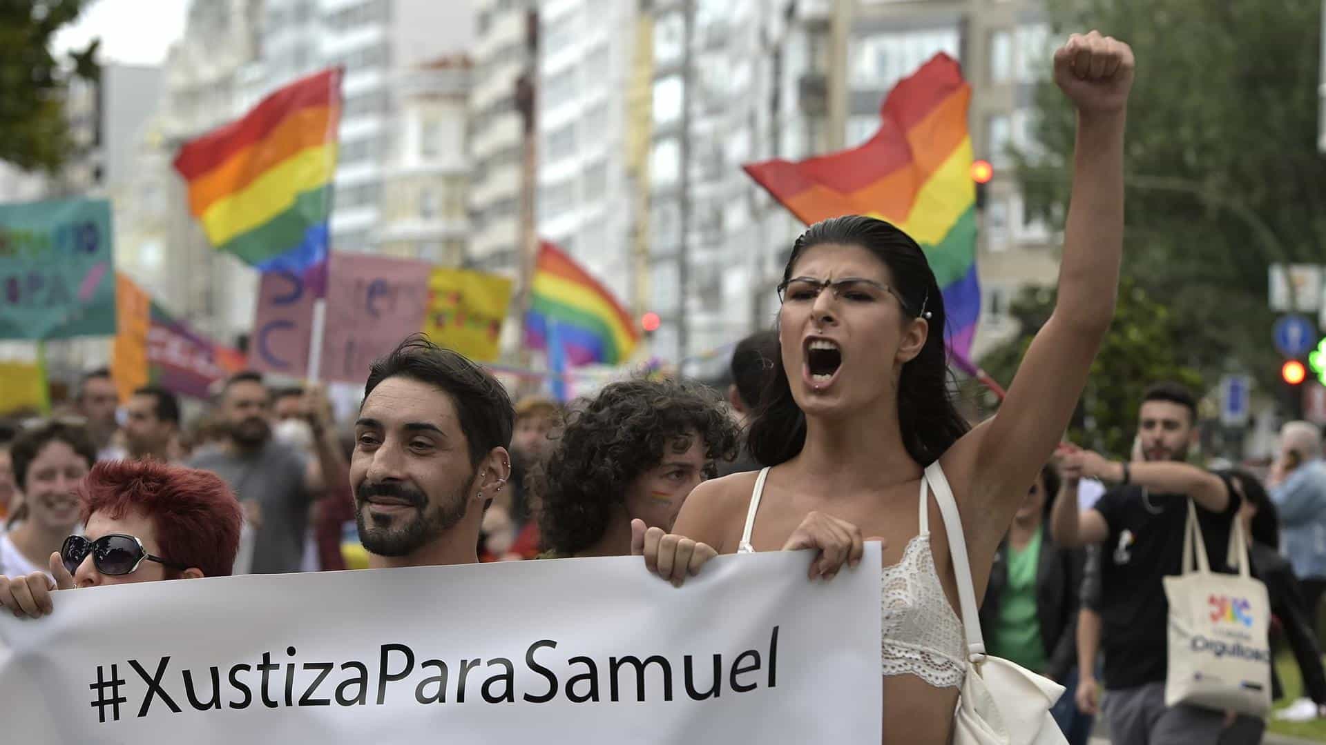 Manifestación de entidades LGTBI en el Día del Orgullo con recuerdo al crimen de Samuel Luiz | EP