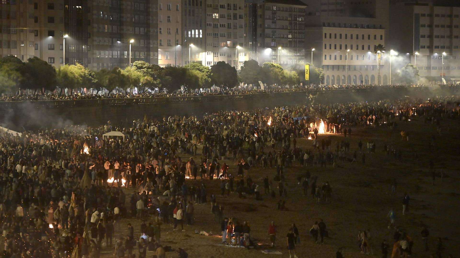 Hogueras en A Coruña en la noche de San Juan | EP