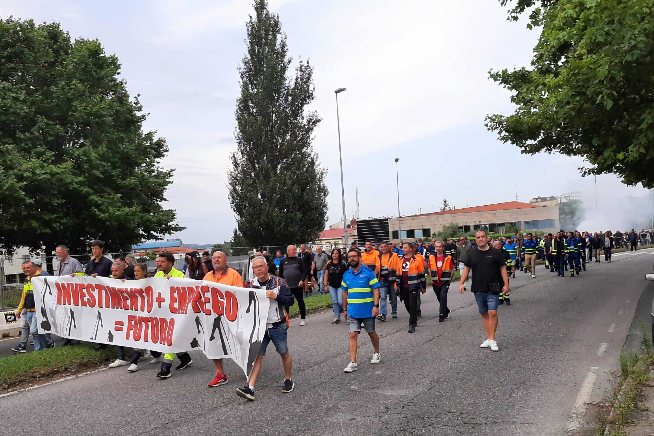 La marcha de protesta discurrió desde el astillero de Esteiro hasta Narón