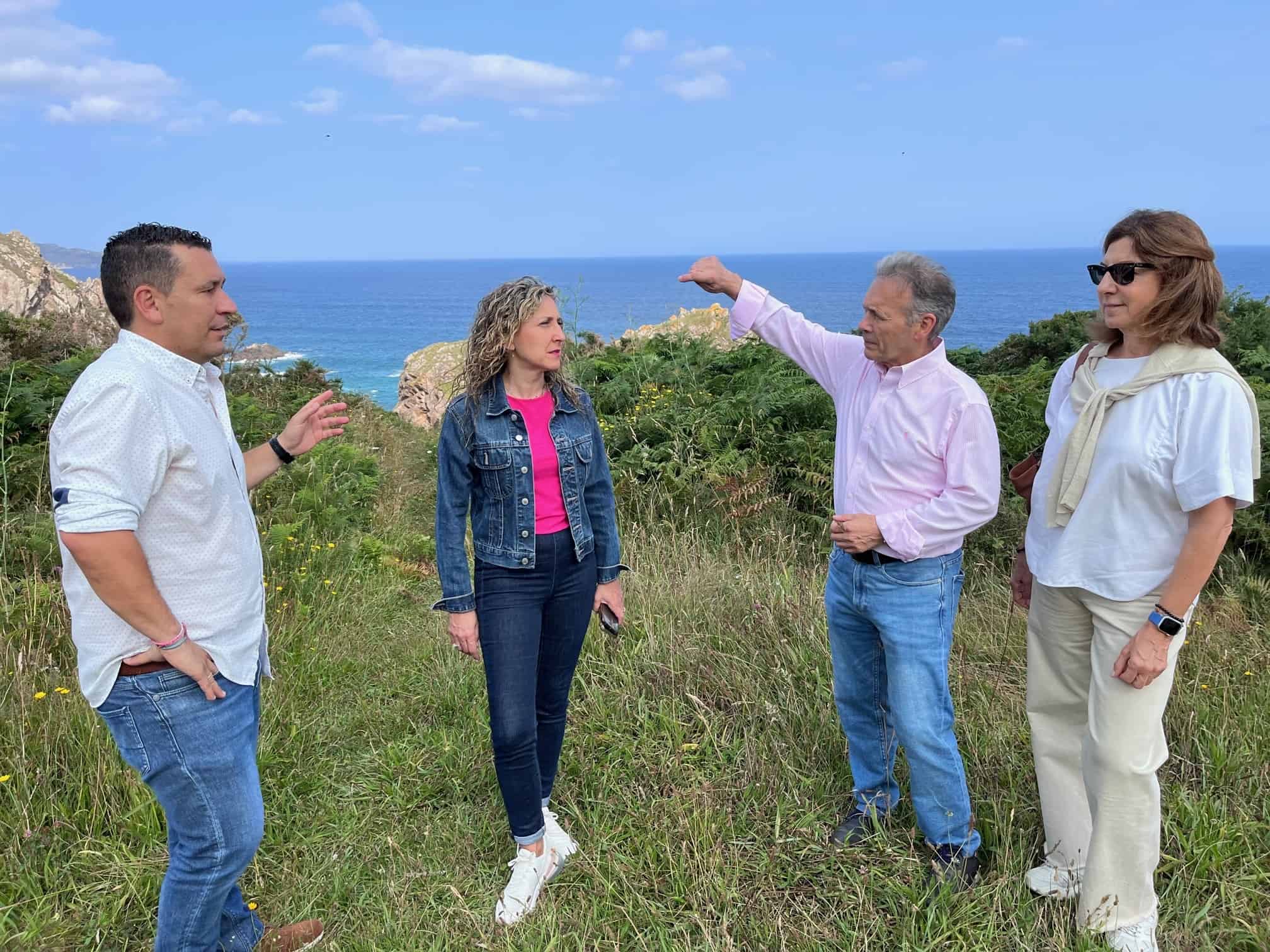 Martina Aneiros, delegada territorial de la Xunta en Ferrol, visitó esta mañana la zona