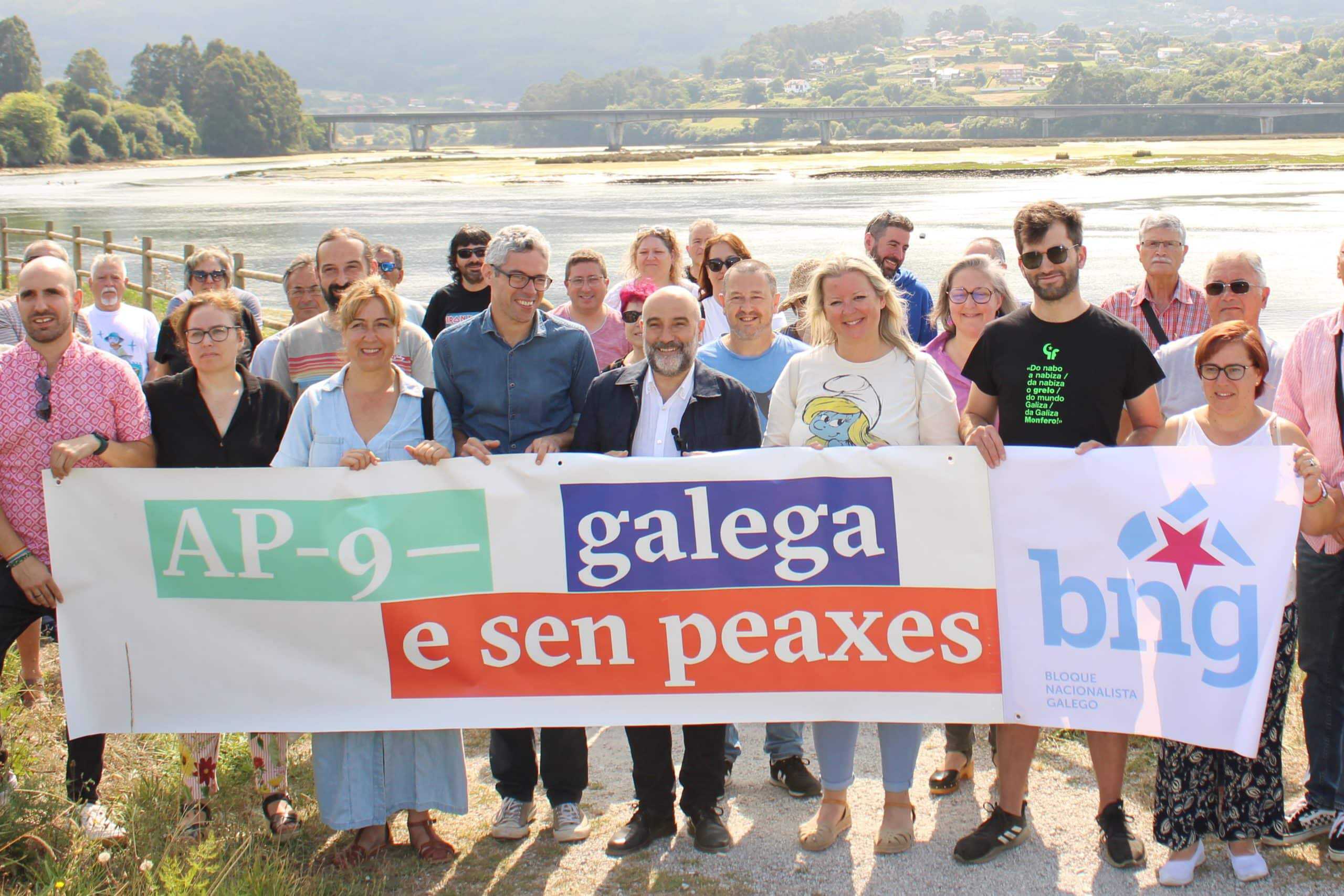El candidato del BNG por A Coruña estuvo acompañado por dirigentes y simpatizantes nacionalistas de la comarca