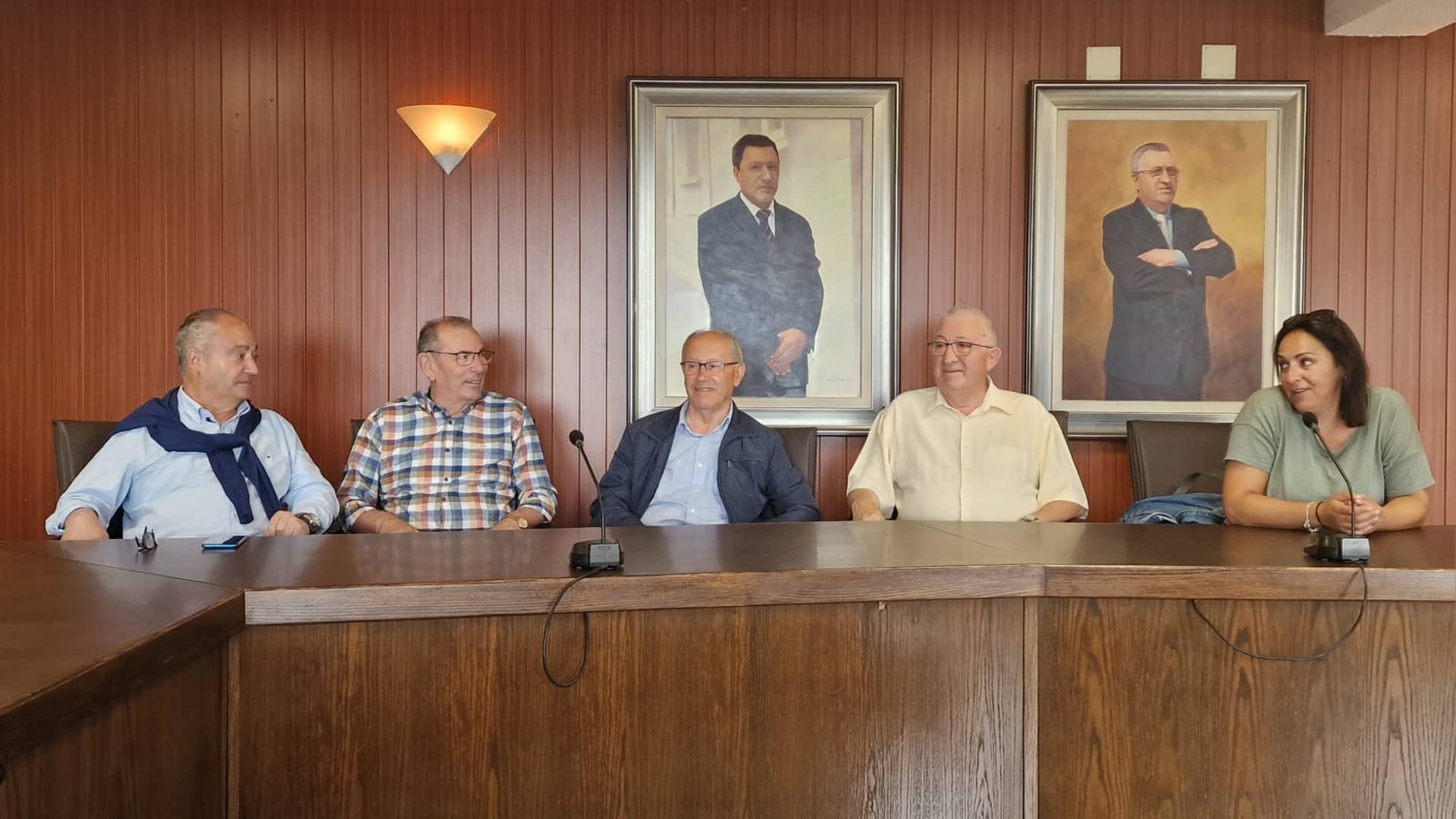 Los cinco alcaldes de Cee en democracia: Manuel Lamela, Manuel Castro, Antonio Domínguez, Ramón Vigo y Zaira Rodríguez | CONCELLO DE CEE