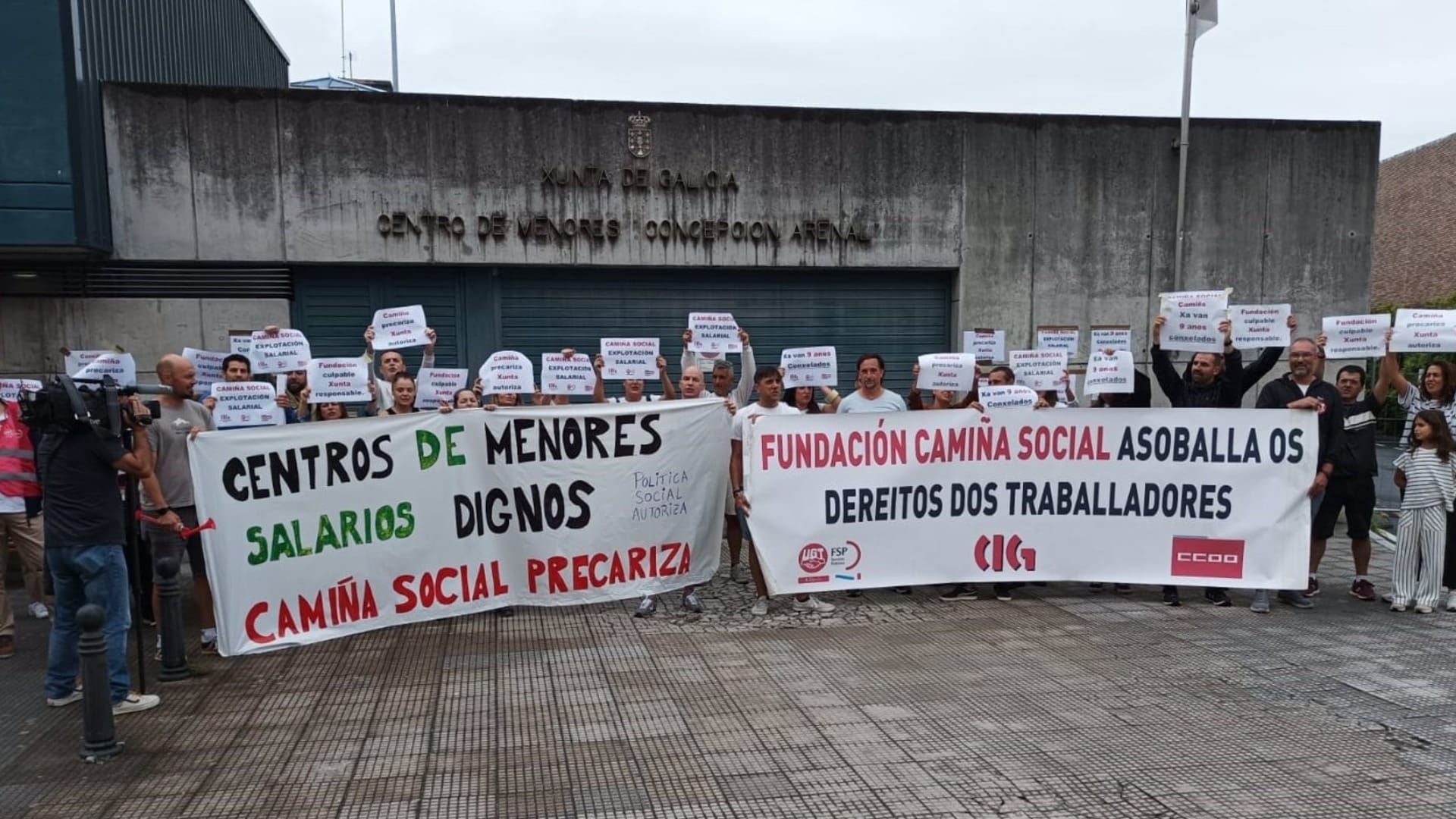 Concentración de los trabajadores ante el centro de menores Concepción Arenal, en A Coruña | CEDIDA