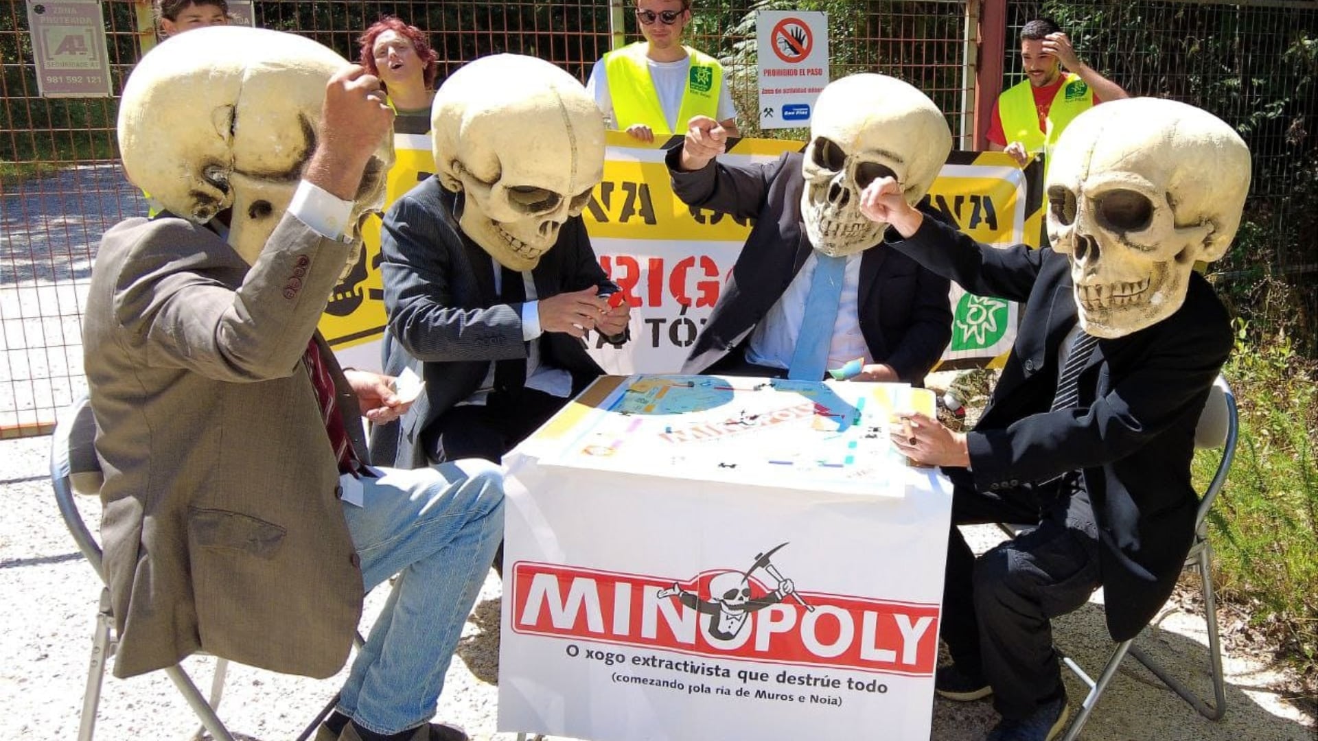 La protesta de Ecoloxistas en Acción paralizando las obras en la mina de San Finx | CEDIDA