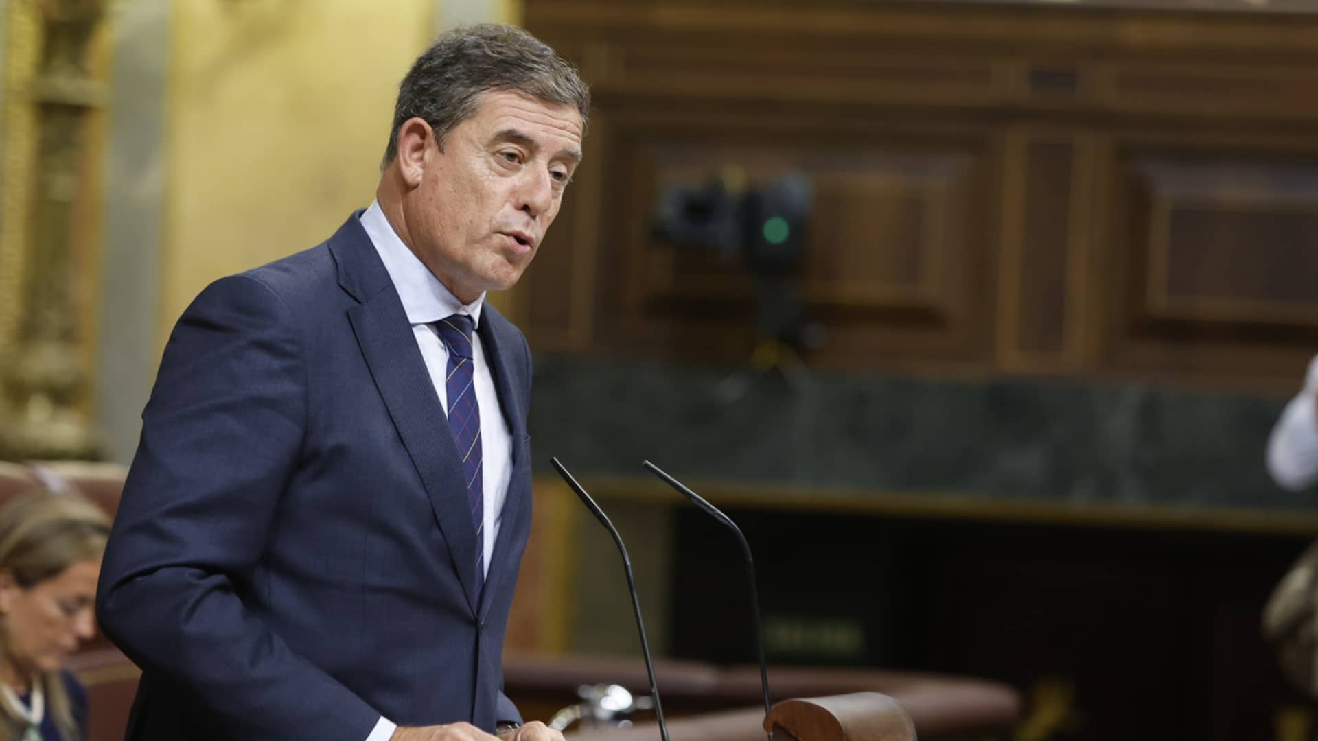 El diputado socialista José Ramón Gómez Besteiro pronunciando el primer discurso en gallego en el Congreso | CONGRESO DE LOS DIPUTADOS