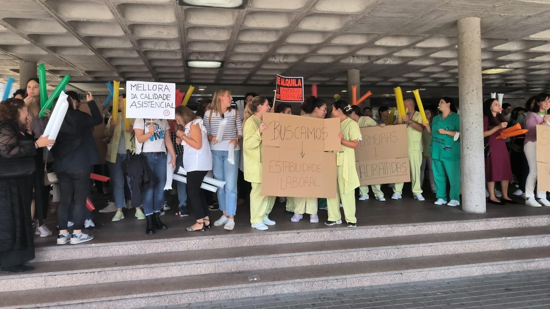 Archivo - La protesta de las enfermeras frente al Hospital Clínico de Santiago | EP
