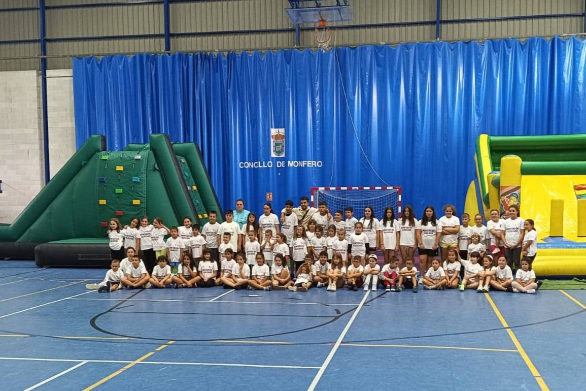 Los participantes se sumergieron en una amplia gama de actividades, juegos y talleres en las instalaciones deportivas de Xestal