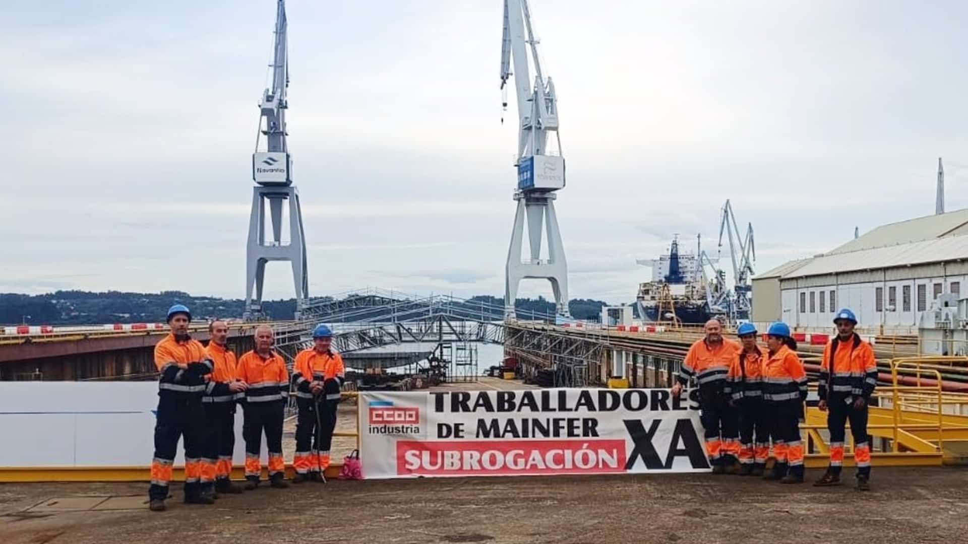 Los trabajadores de la auxiliar Mainfer cortando durante dos horas el acceso al astillero de Navantia Ferrol | EP