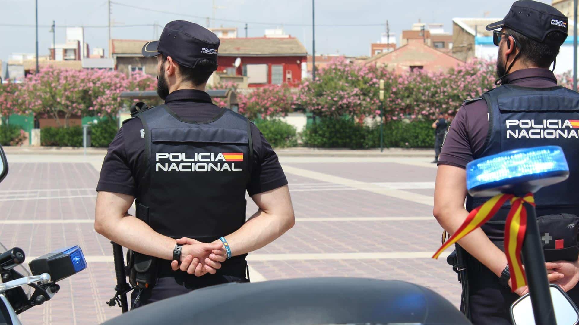 Dos agentes de la Policía Nacional | CEDIDA