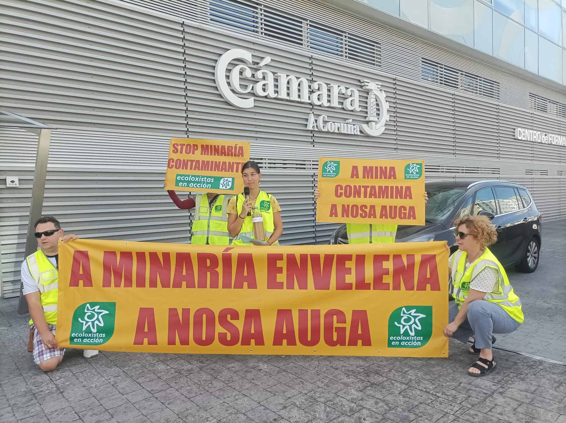 Protesta de Ecoloxistas en Acción por la mina de San Finx y de Touro - ECOLOXISTAS EN ACCIÓN