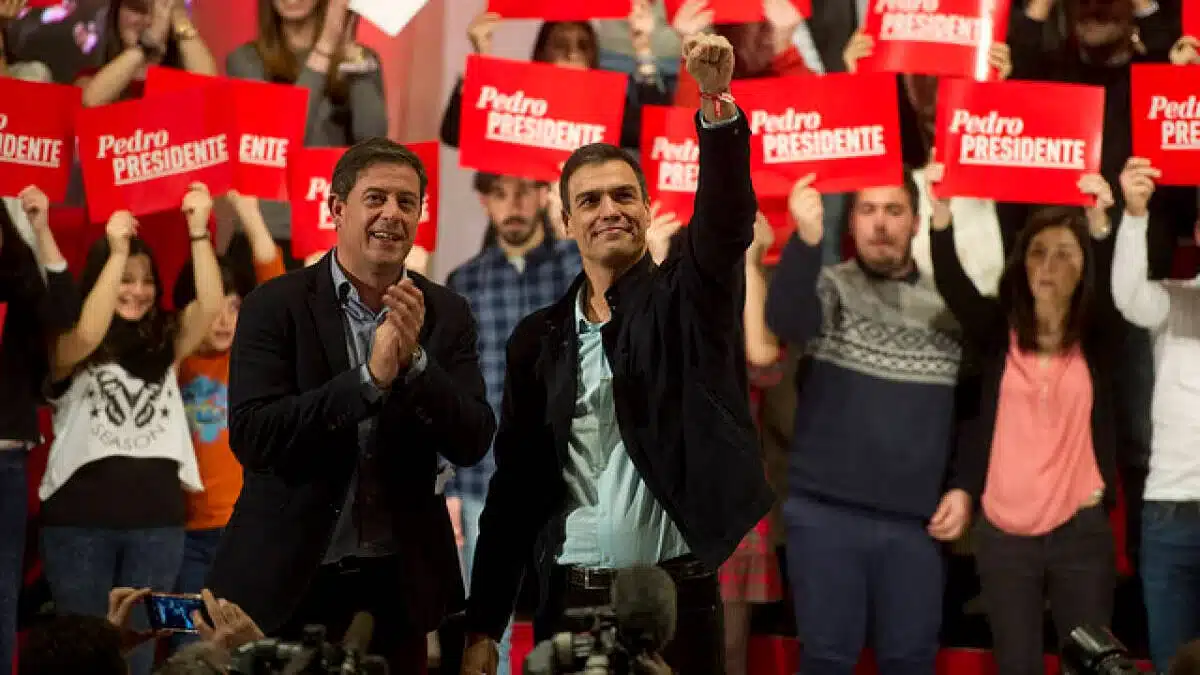 José Ramón Besteiro junto a Pedro Sánchez, en un acto en Galicia