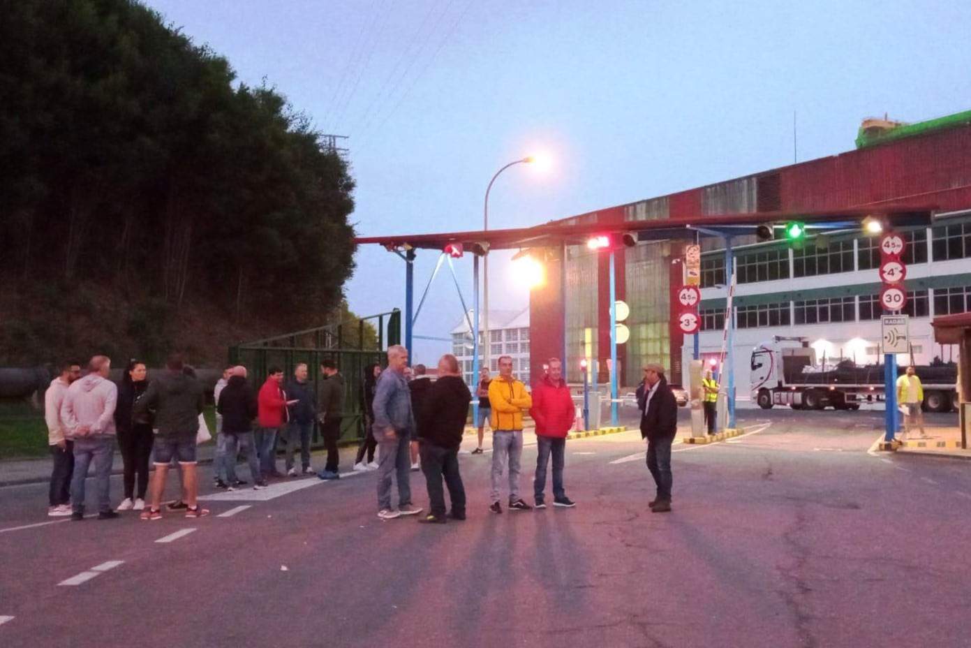 Archivo - Protestas en el astillero de Navantia Fene