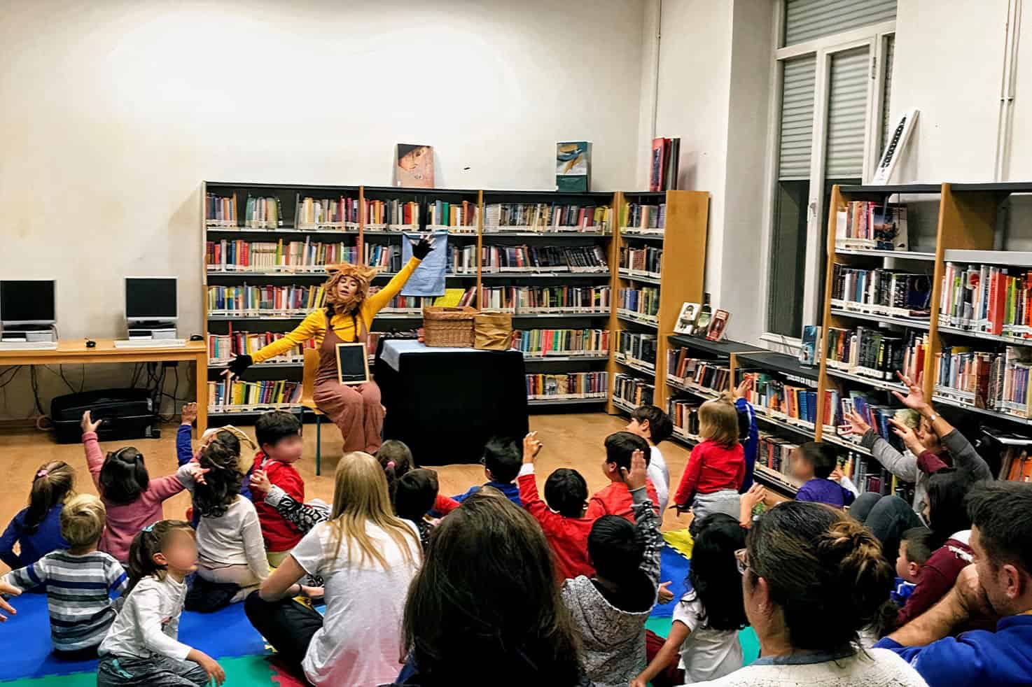 Archivo - Una actividad infantil en la biblioteca de Ferrol