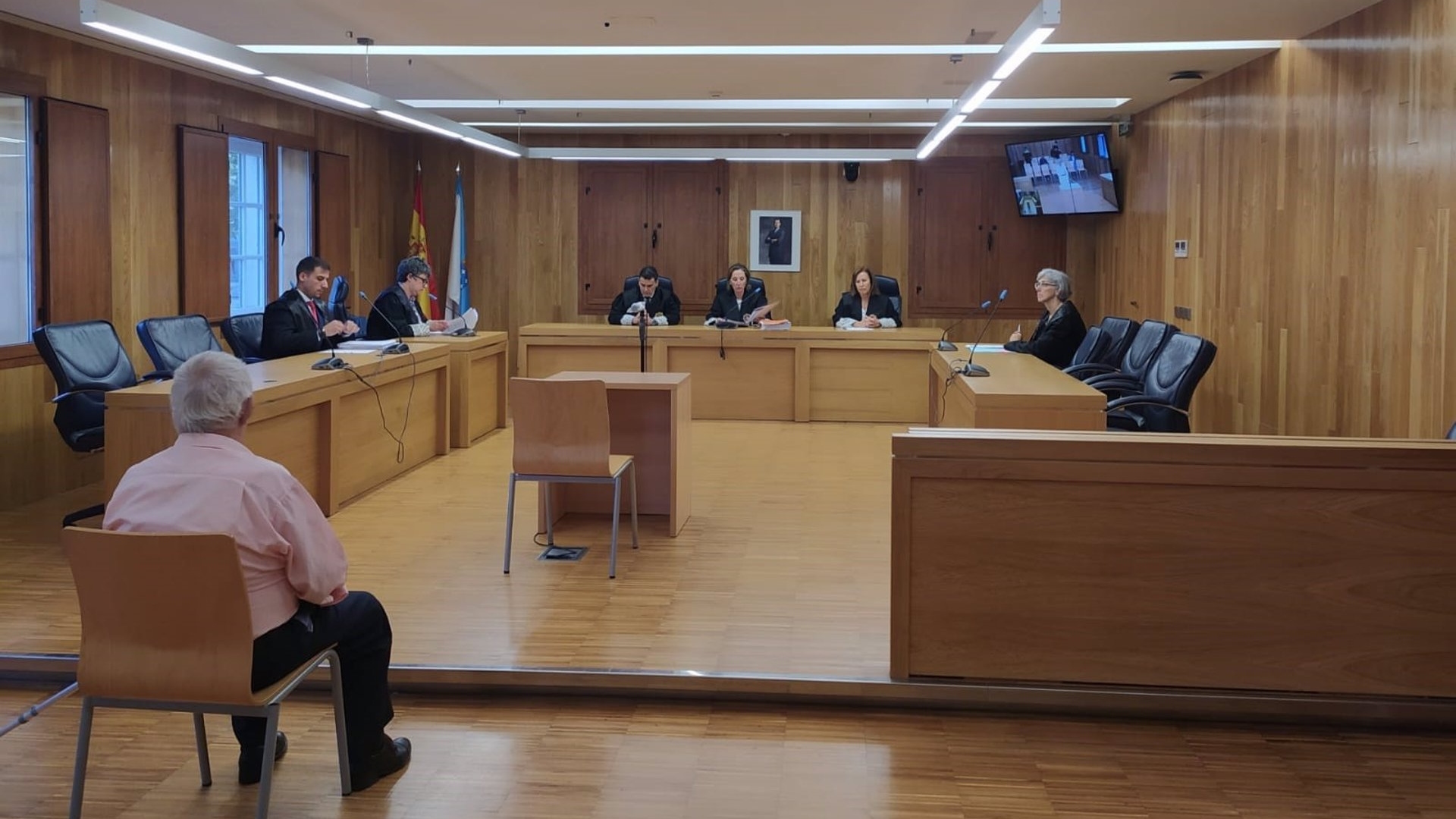 El juicio contra un octogenario de A Pontenova por abuso sexual a menor | EP