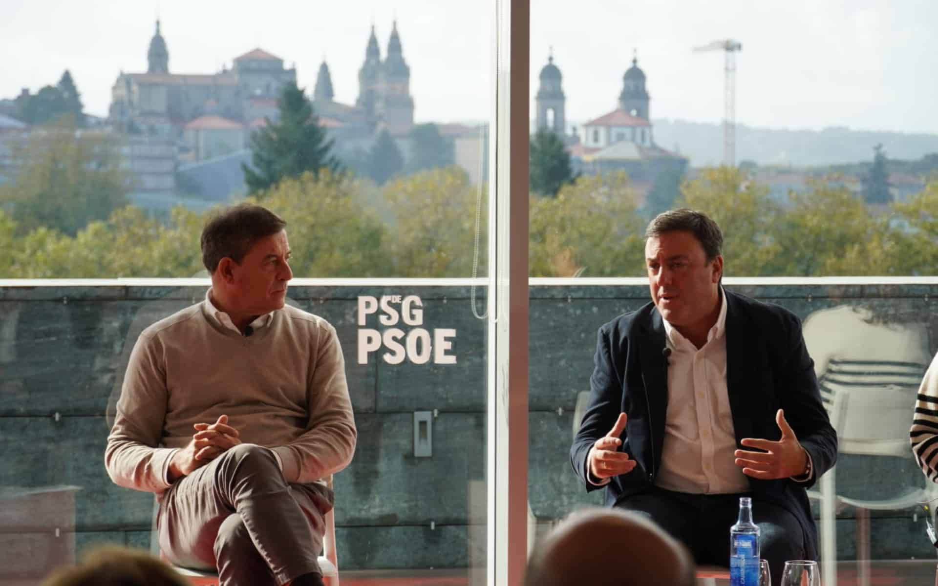 El secretario xeral del PSdeG, Valentín González Formoso, y el candidato a la presidencia de la Xunta, José Ramón Gómez Besteiro | PSDEG