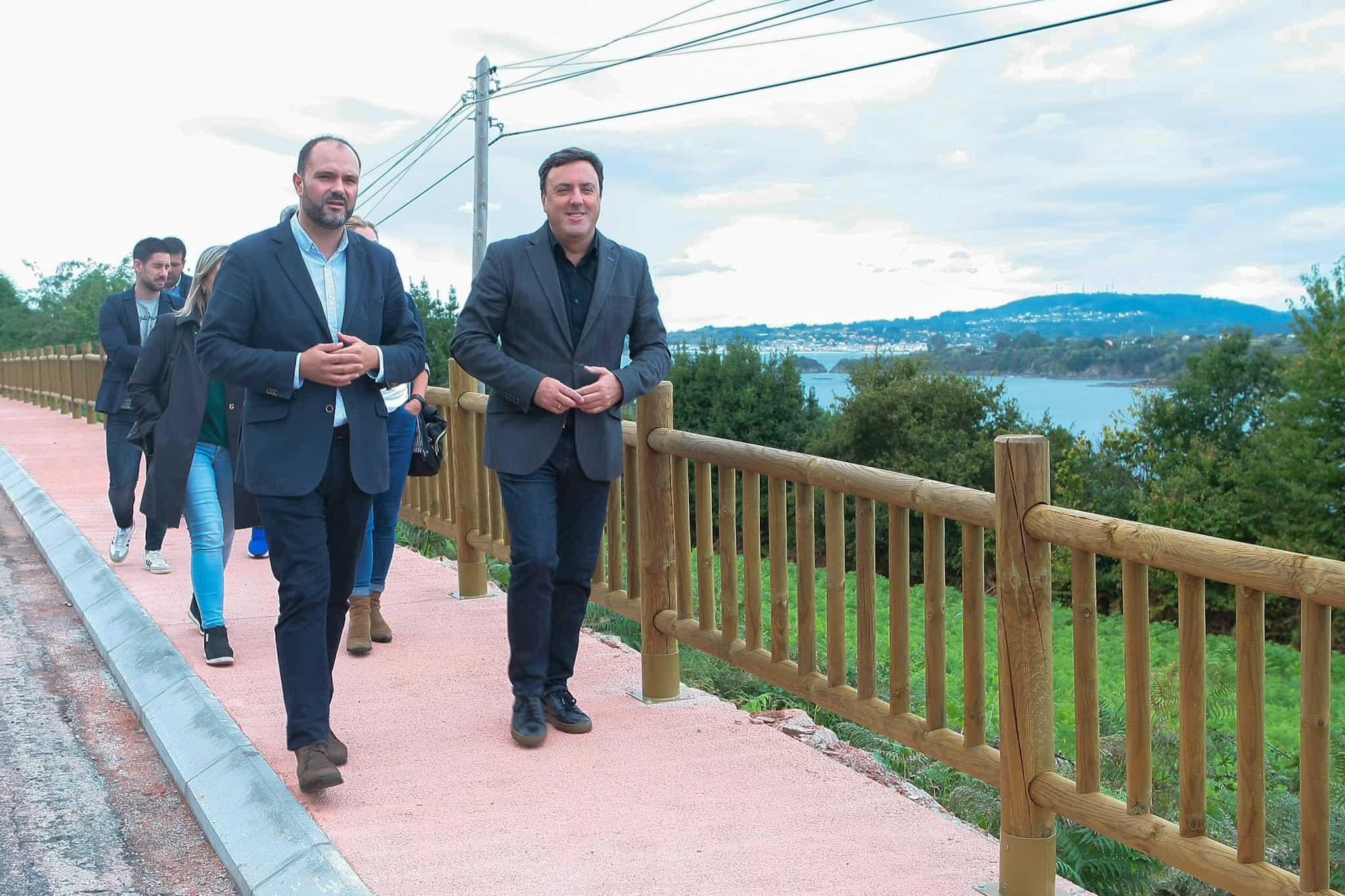 El presidente de la Deputación, Valentín González Formoso, junto al alcalde de Pontedeume y portavoz del Gobierno provincial, Bernardo Fernández Piñeiro