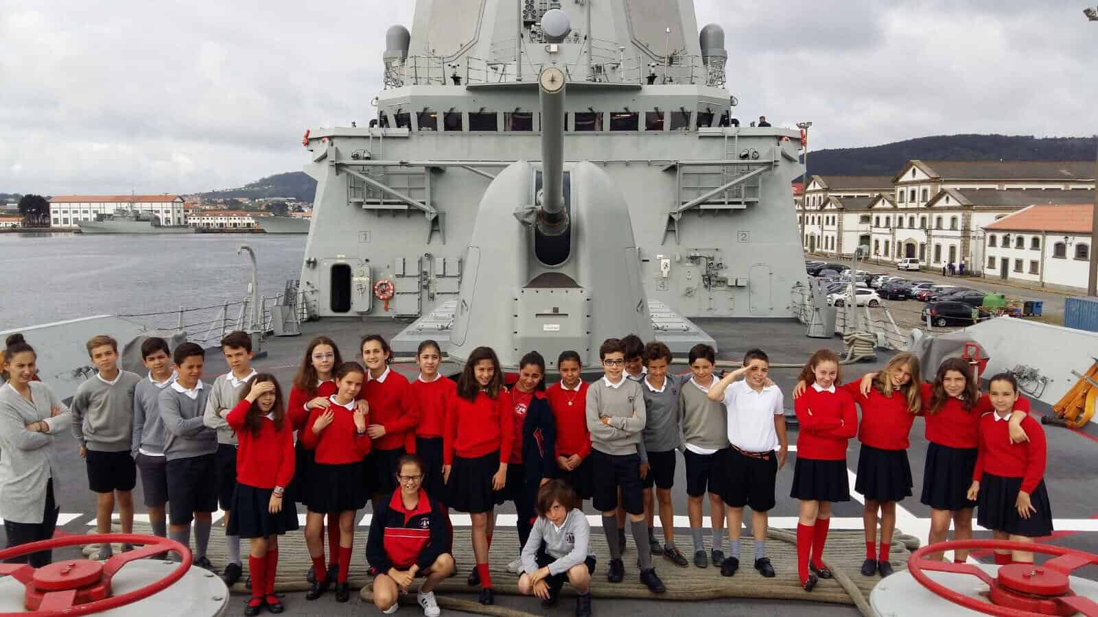 ARCHIVO - Visita de alumnos de Ferrol a una de las fragatas del Arsenal