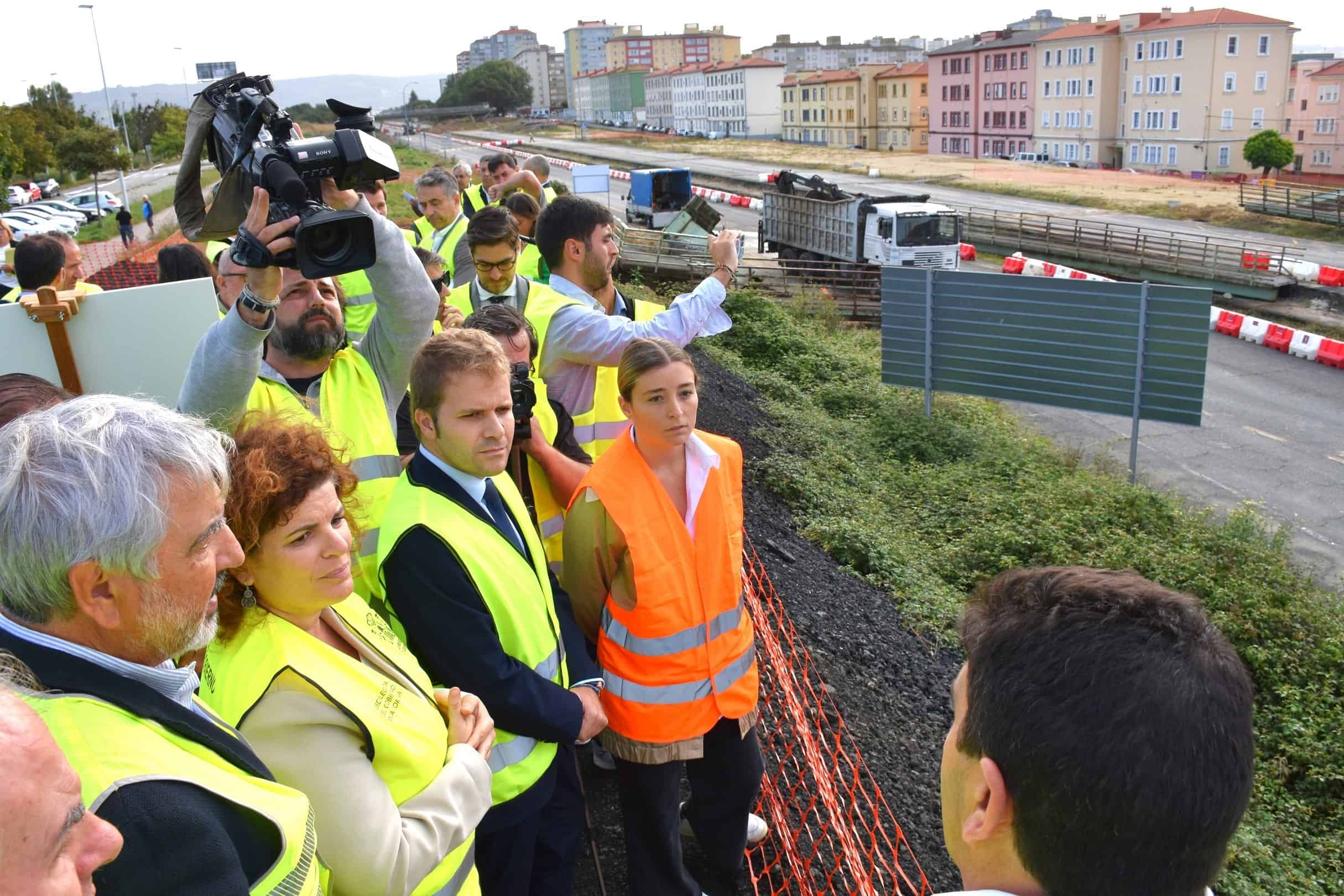 Pedro Blanco, delegado del Gobierno en Galicia, estuvo acompañado por María Rivas, subdelegada del Gobierno en A Coruña; el teniente alcalde de Ferrol, Javier Díaz y la concejala de Urbanismo, Blanca García