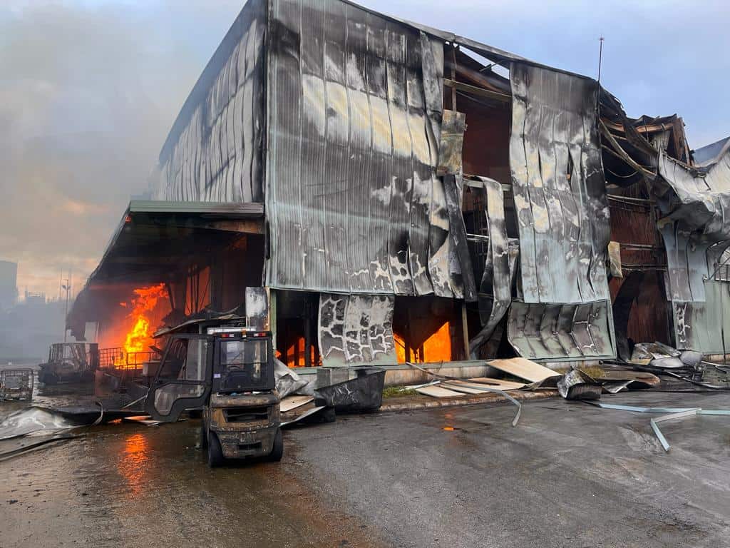 En el operativo de respuesta intervinieron los bomberos de Ferrol, Narón y Villalba, los Bomberos do Eume, con sede en As Pontes, GES de Ortigueira, y los efectivos de extinción de Barreiros (Lugo), además de la Guardia Civil