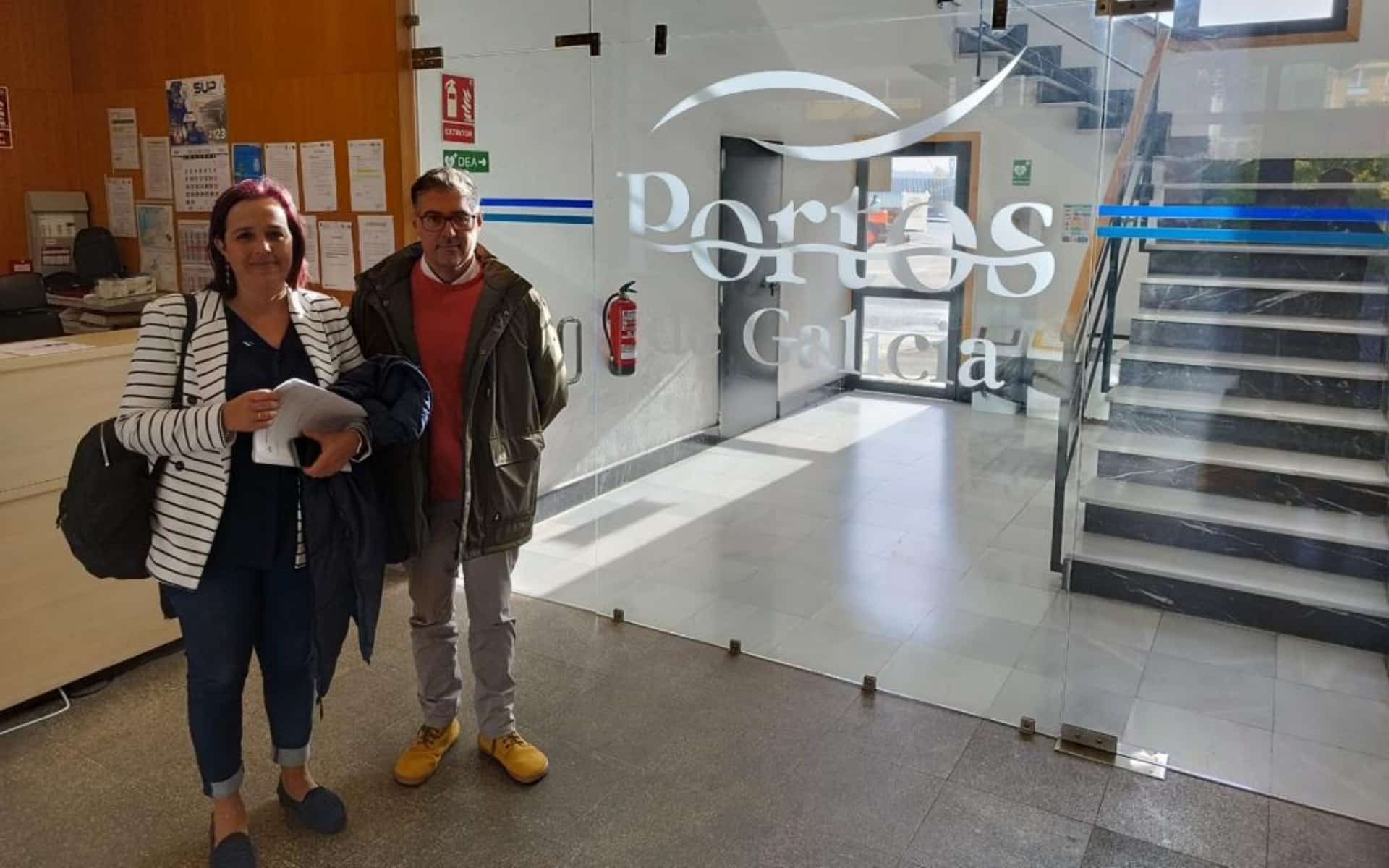 La alcaldesa de Camariñas, Sandra Insua, y el primer teniente de alcalde, Sergio Caamaño, tras reunirse con Portos de Galicia | CONCELLO DE CAMARIÑAS
