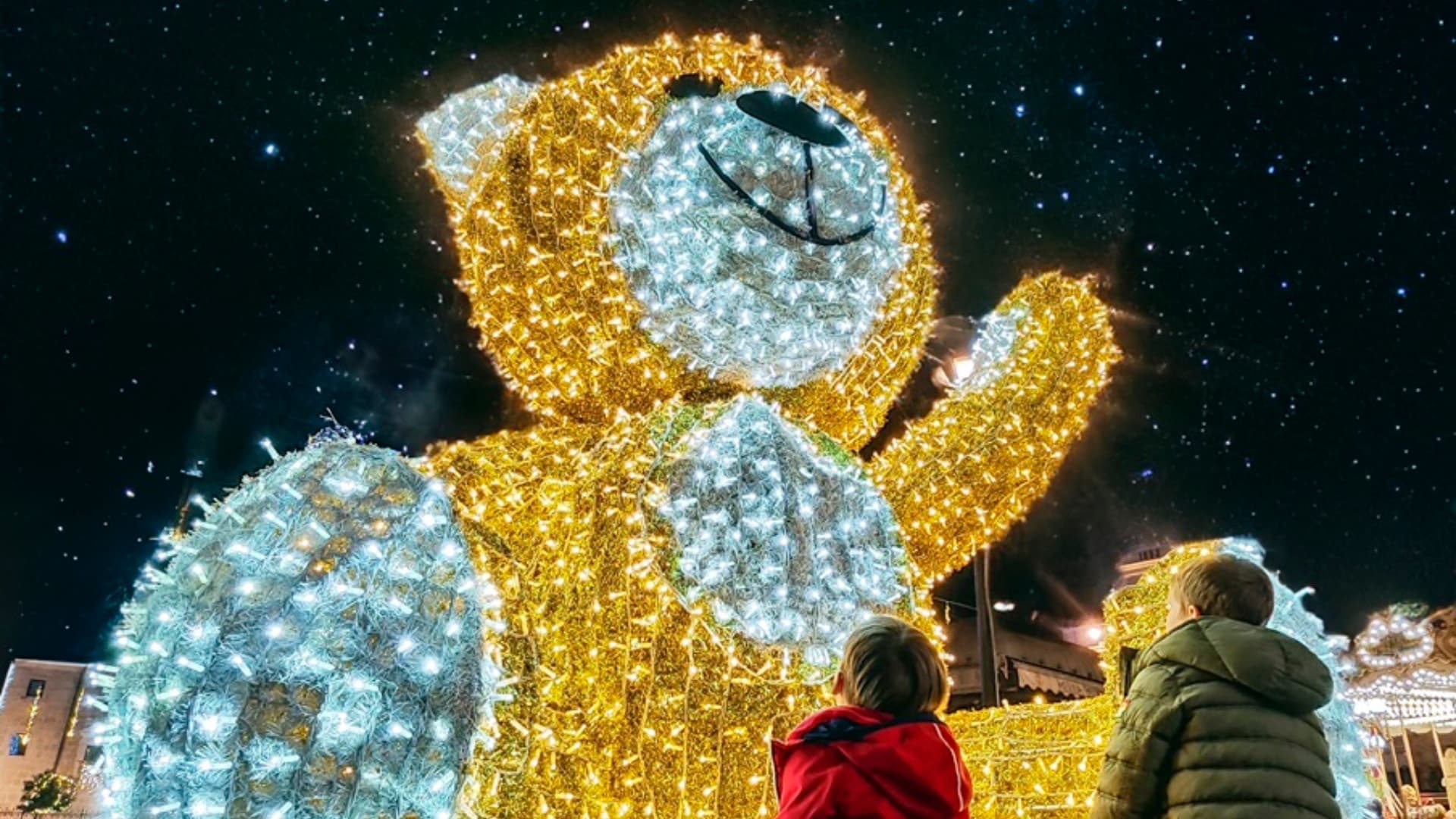 Imagen de archivo de un oso gigante de luces LED | CEDIDA