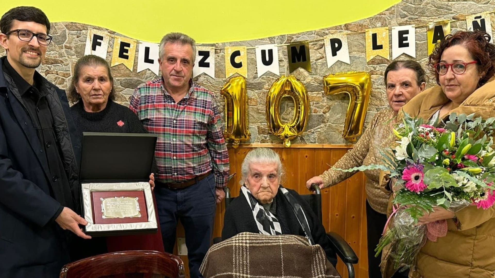 El 107 cumpleaños de Carmen Rivera Magariños "Carmucha", fundadora de Pementos Carmucha y Casa Dios, en Herbón | CONCELLO DE PADRÓN