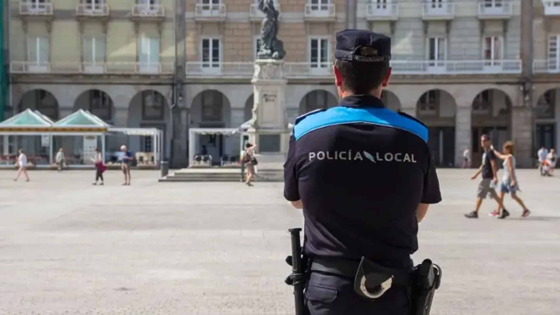 Imagen de archivo de un agente de la Policía Local de A Coruña | CONCELLO DA CORUÑA