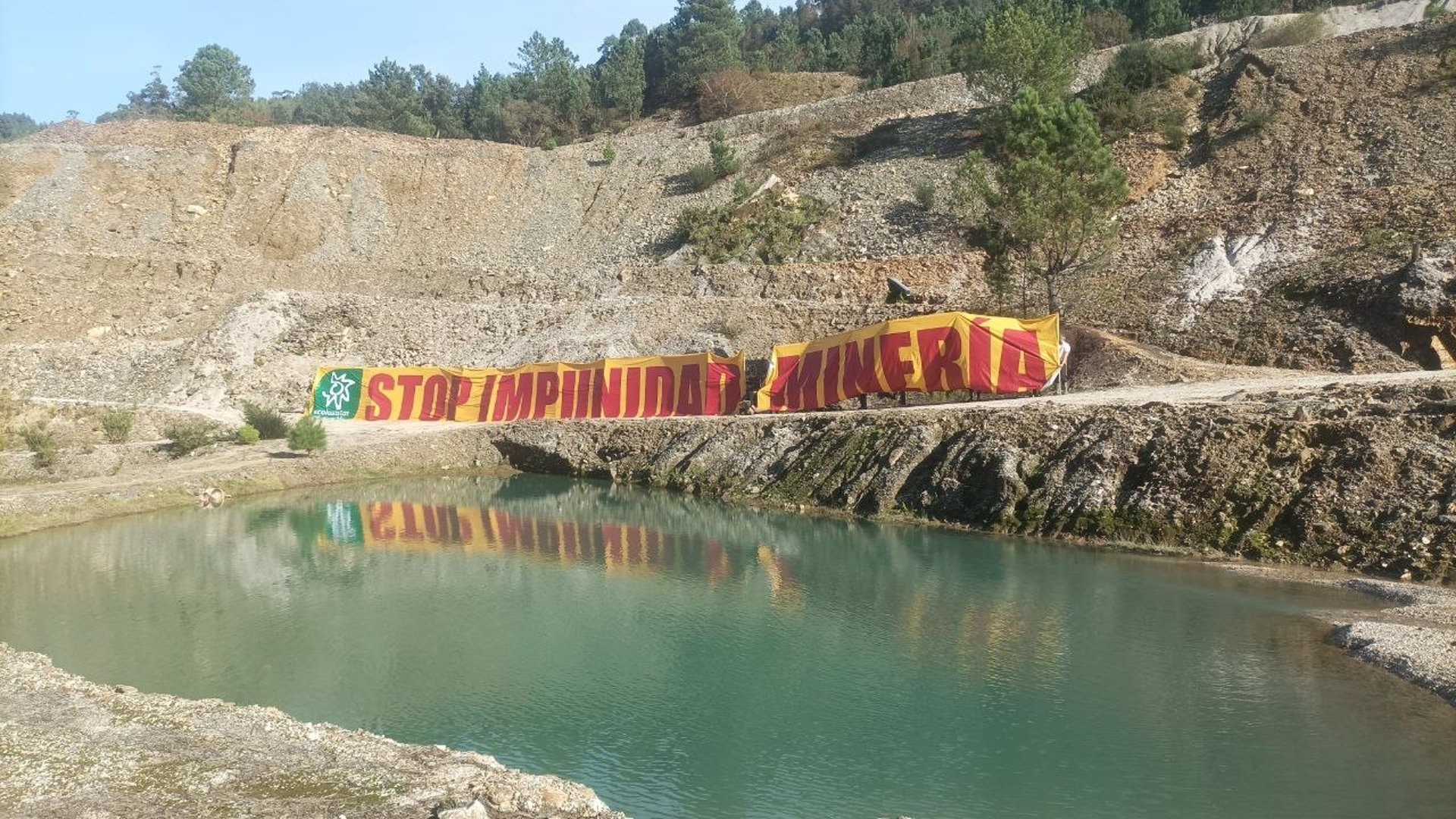 La protesta de ecologistas y mariscadoras en la mina de San Finx | CEDIDA