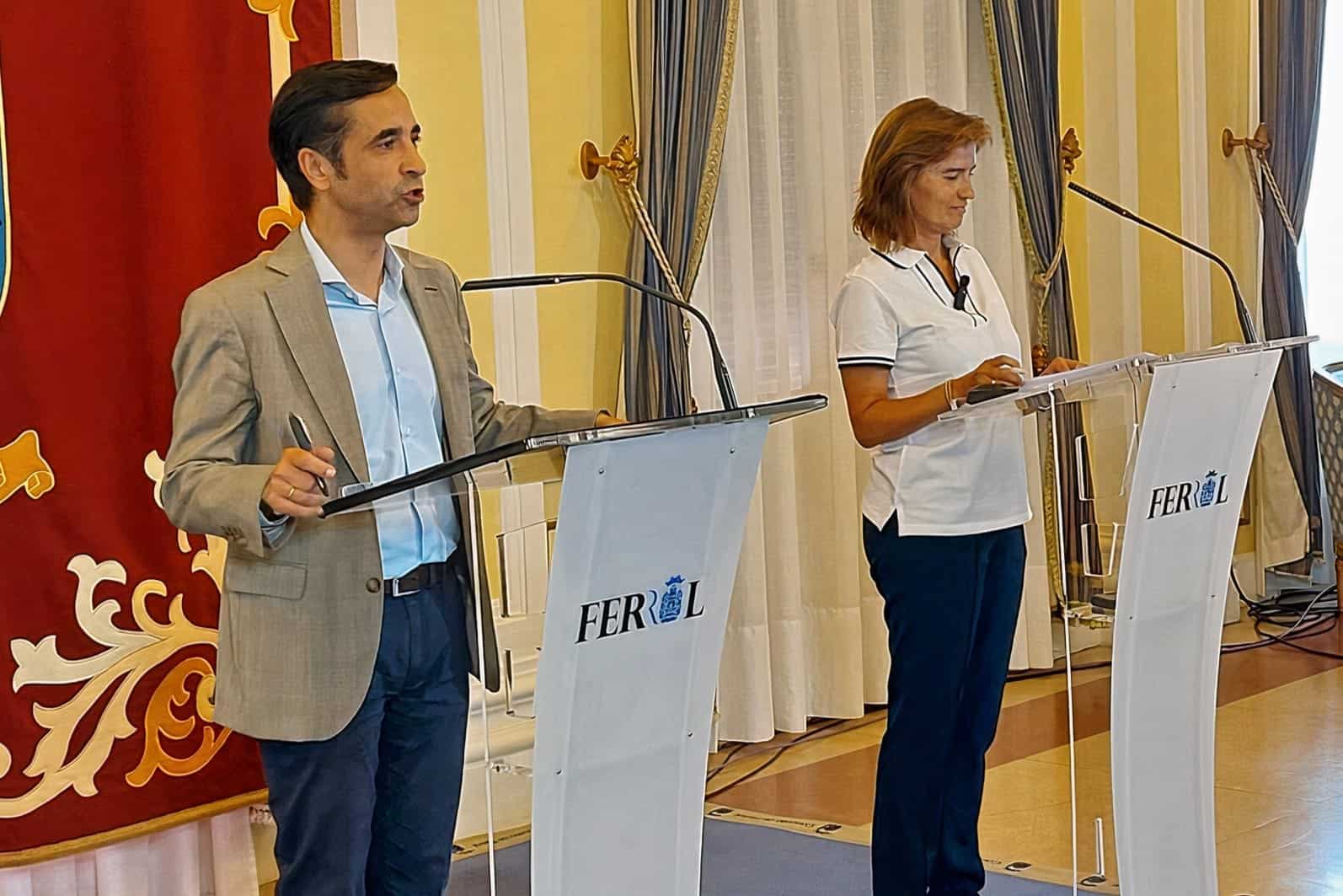 Archivo - El alcalde de Ferrol, José Manuel Rey, y la concejala de Recursos Humanos, Susana Sanjurjo