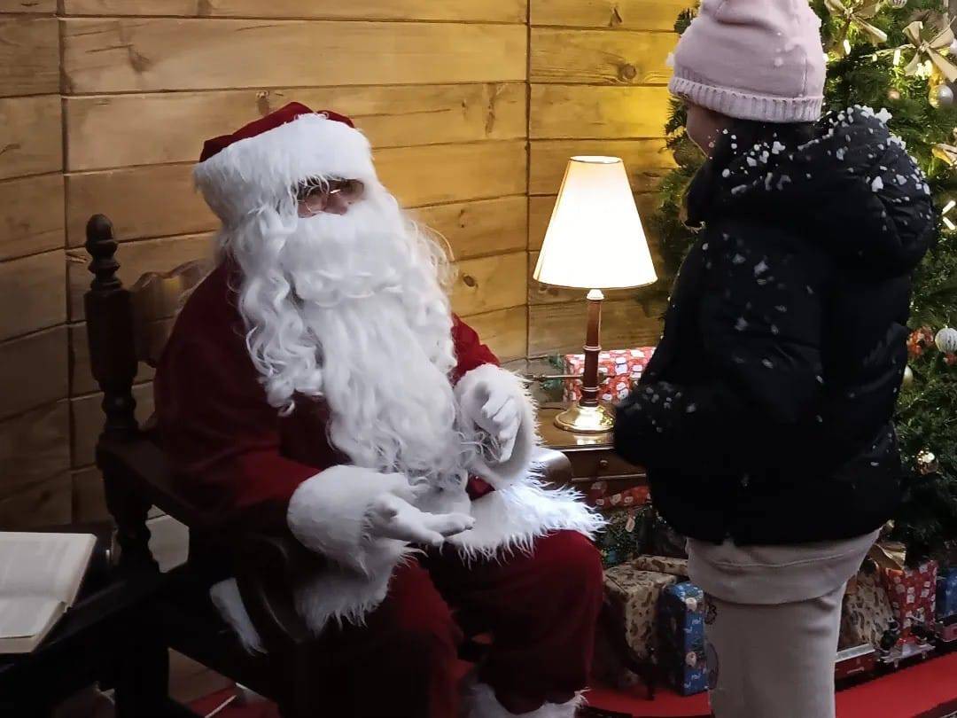 El punto culminante de la visita será en el Pazo Municipal, donde Papá Noel recibirá a todos los niños y niñas