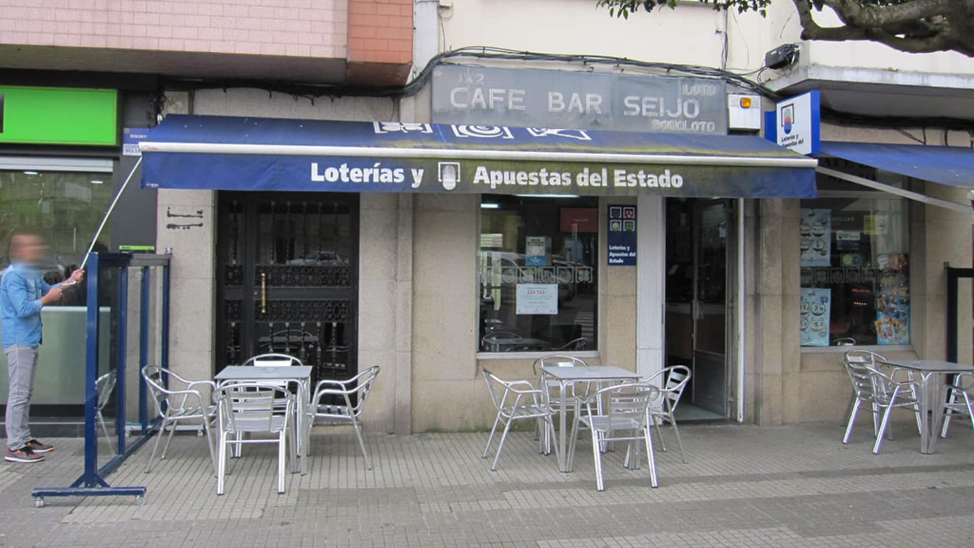 El Café Bar Seijo, en la calle Terra | LOTERÍAS