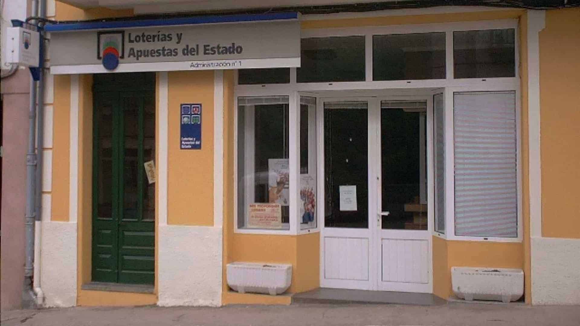 Imagen de archivo de la administración de lotería en Riotorto, en la calle Rodrigas | LOTERÍAS