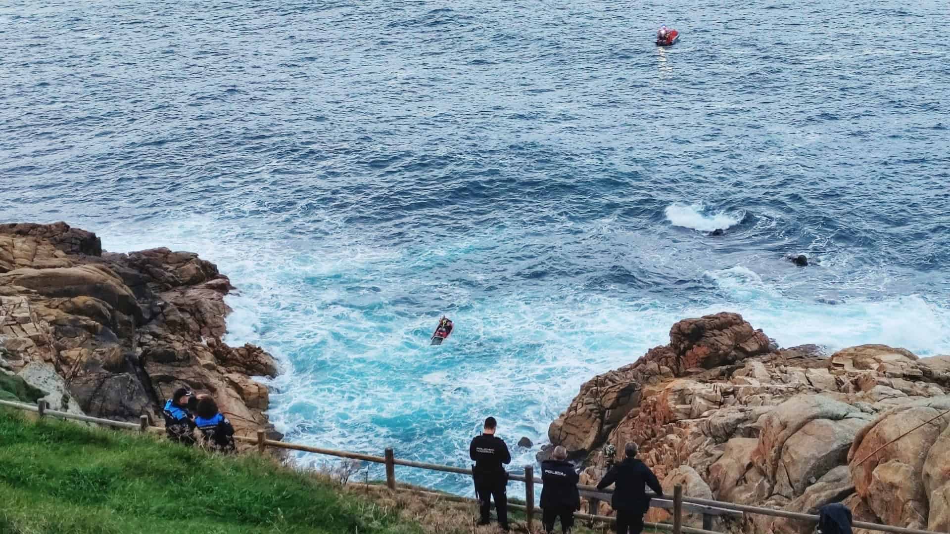 El dispositivo de búsqueda de un cuerpo sin vida en el entorno de la Torre de Hércules | @ELOYTP