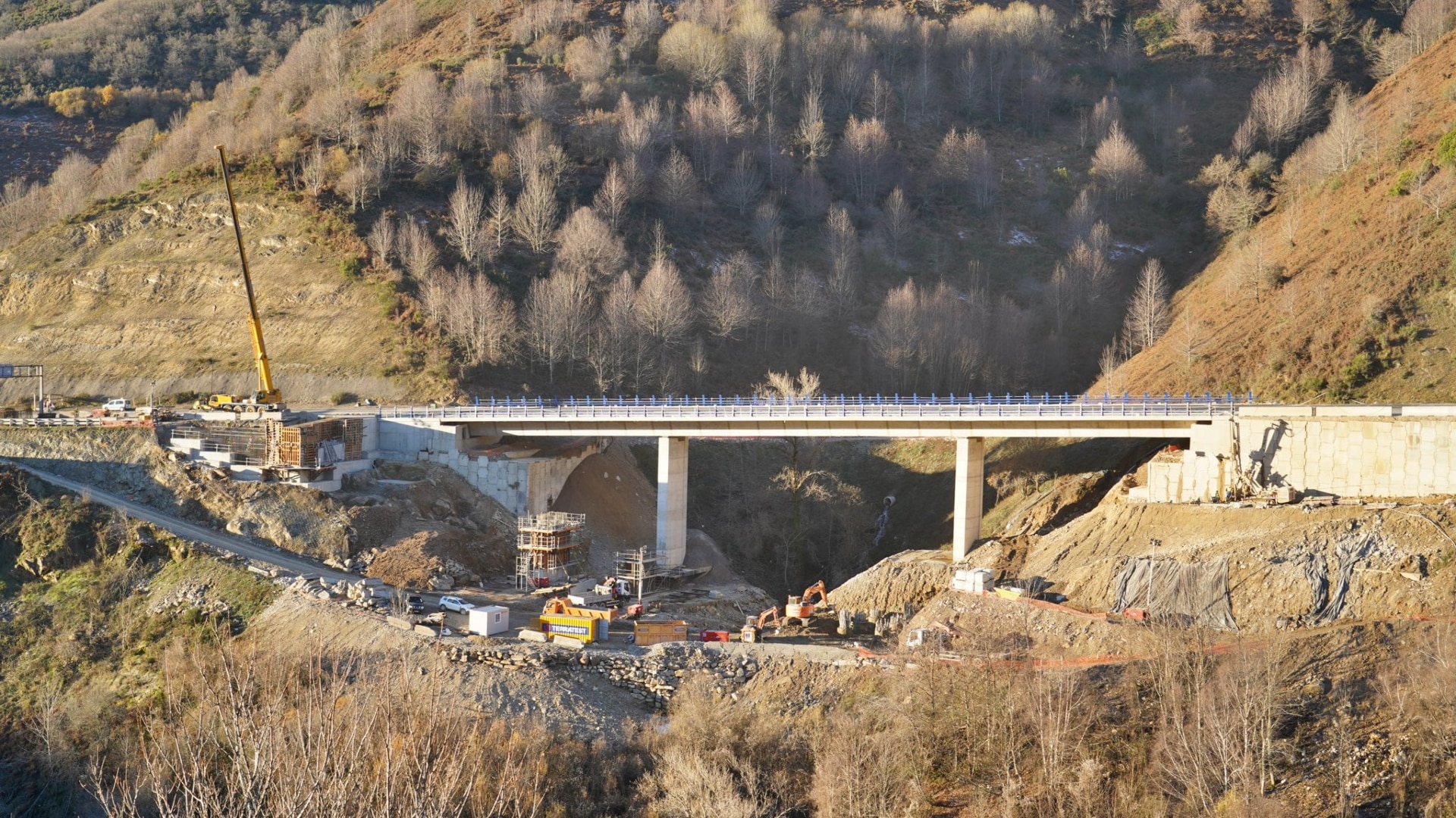 Las obras de reconstrucción del viaducto de O Castro en la A-6.