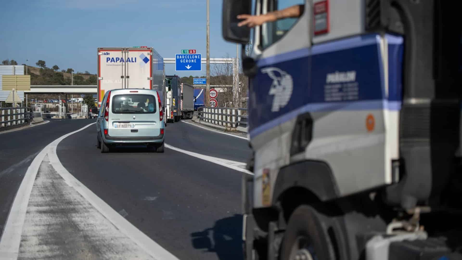 Camiones afectados por el bloqueo en Francia | EP