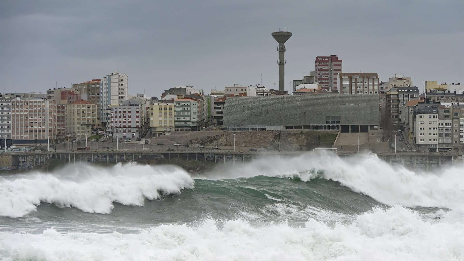 Imagen de archivo de un temporal costero en A Coruña | EP