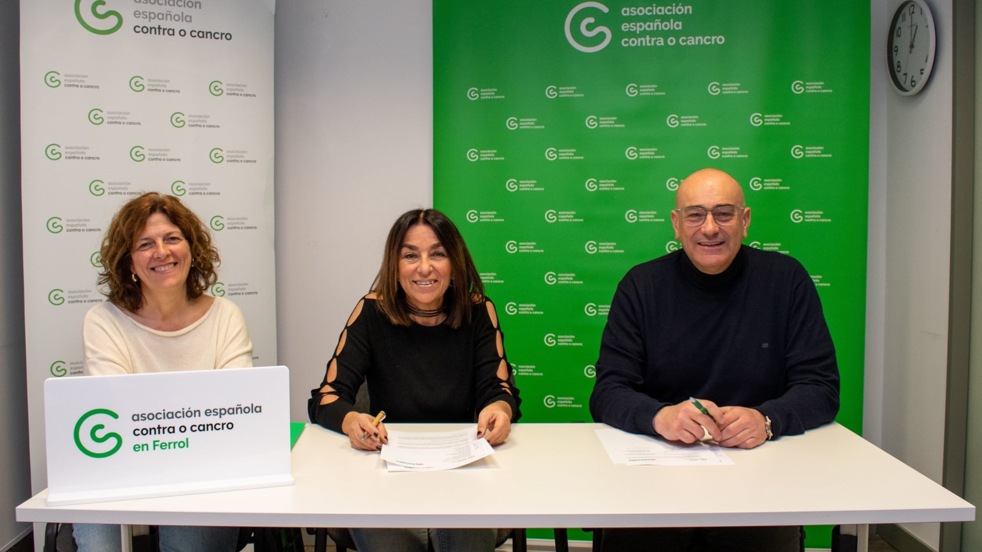 La firma del convenio entre la AECC y el Concello de Valdoviño | CONCELLO DE VALDOVIÑO