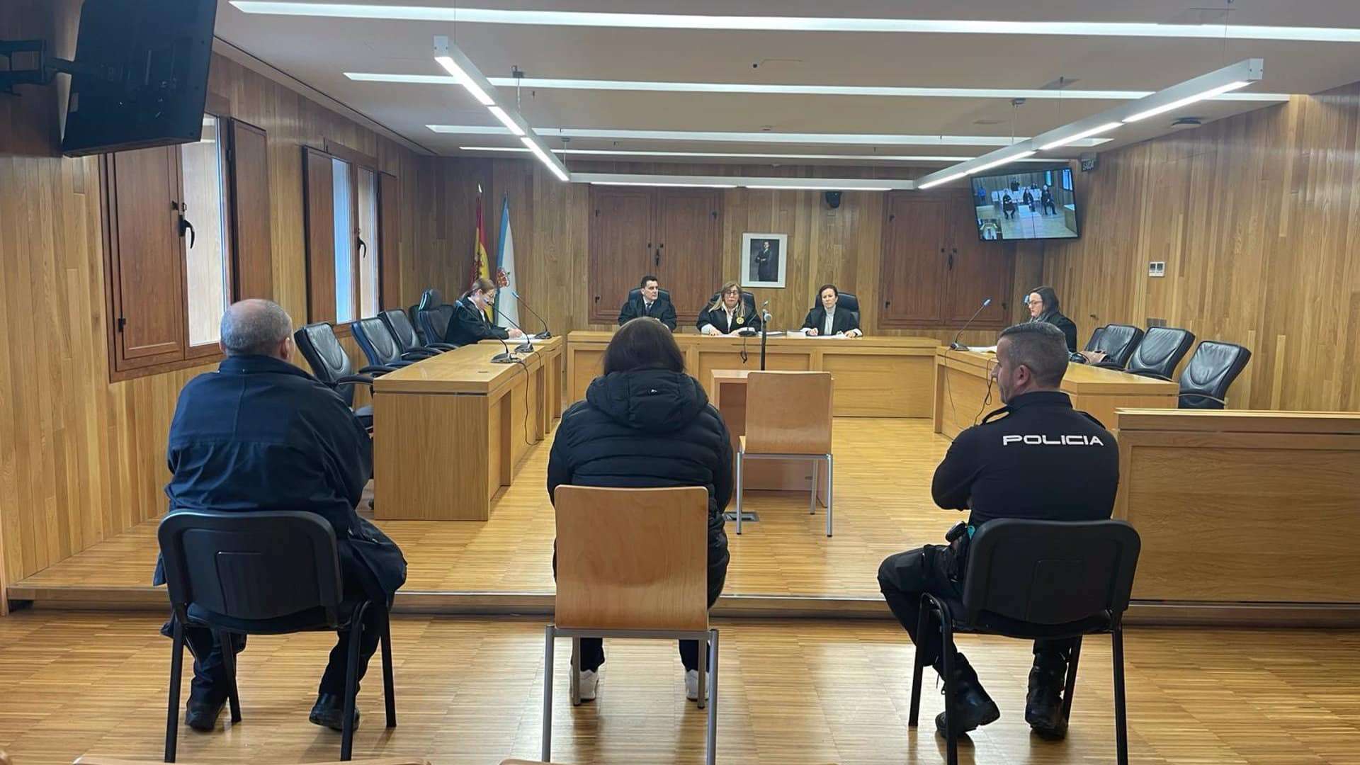 El juicio por una agresión con un hacha en la estación de autobús de Burela en febrero de 2023 | EP