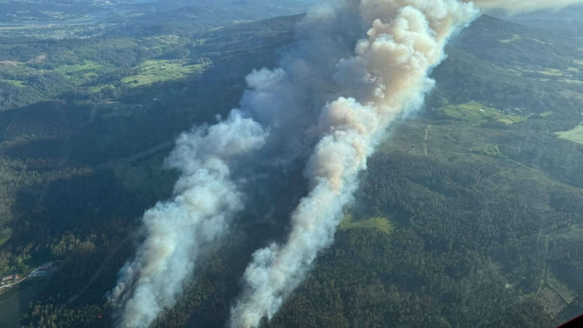 El incendio forestal en Rois | @BMARROXO
