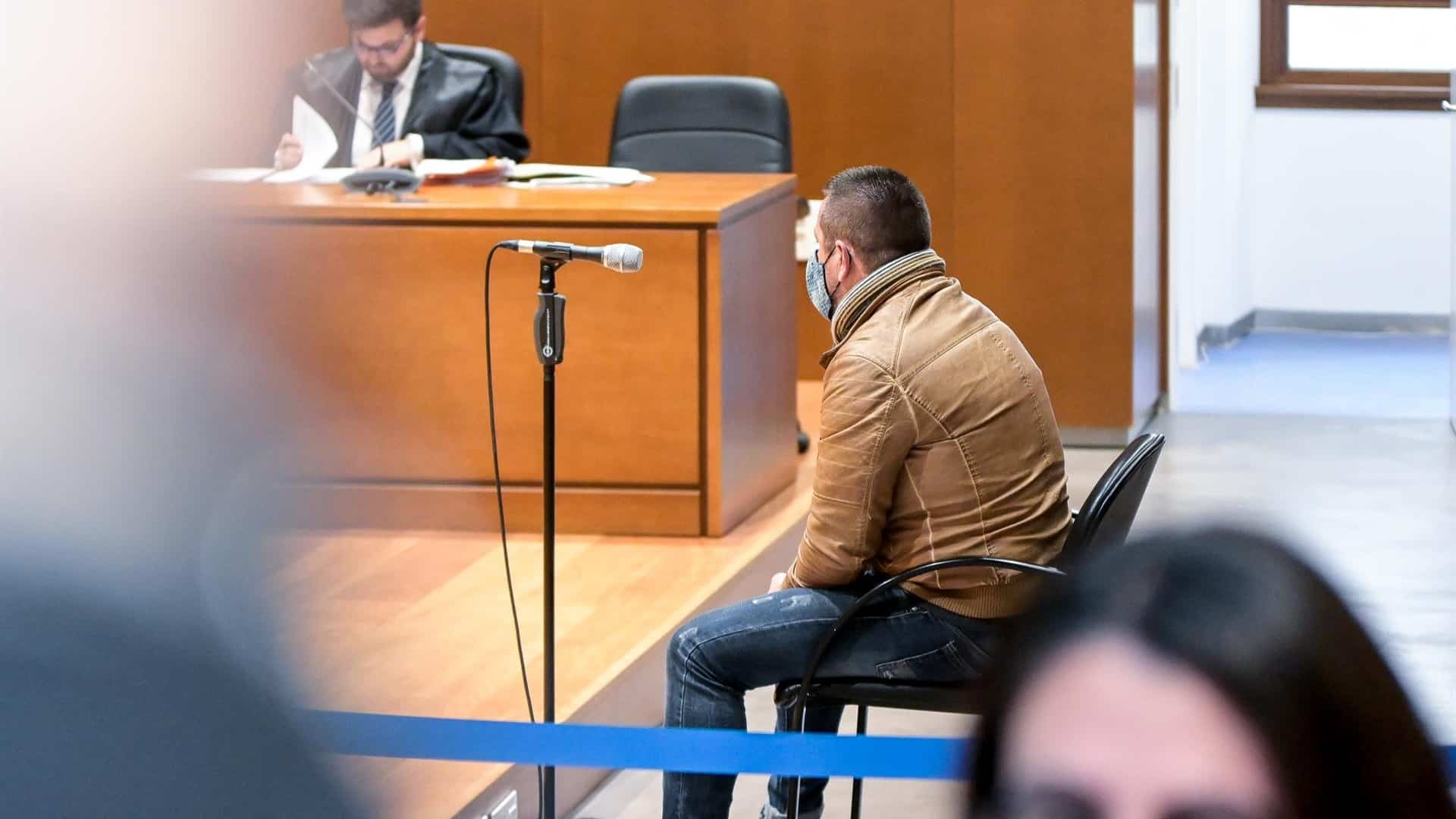 José Enrique Abuín, 'El Chicle', en la Audiencia Provincial de A Coruña, en el juicio por la presunta agresión sexual a su cuñada cuando esta tenía 17 años | EUROPA PRESS