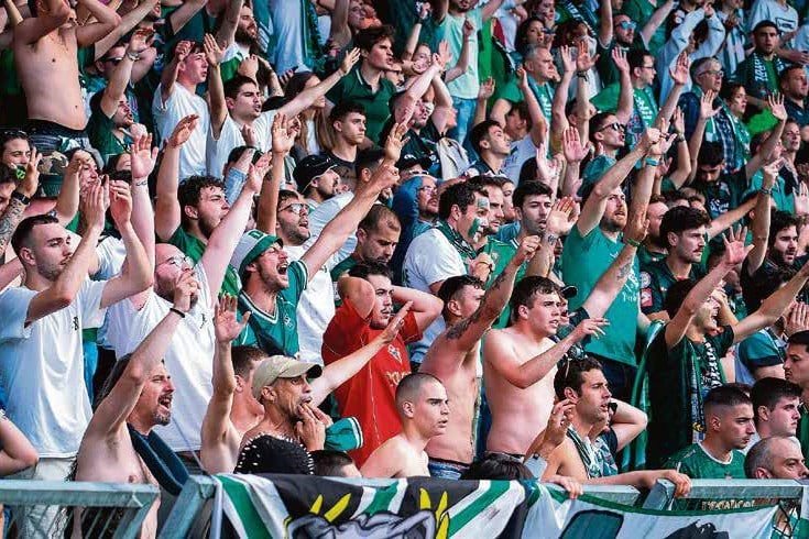 Hinchada del Racing de Ferrol en el Estadio de A Malata | ENFOQUES