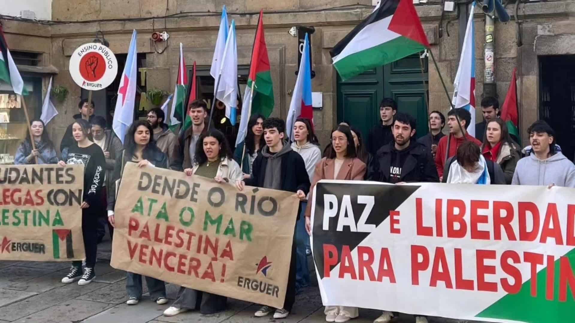 La manifestación de la organización estudiantil Erguer en defensa de Palestina | ERGUER