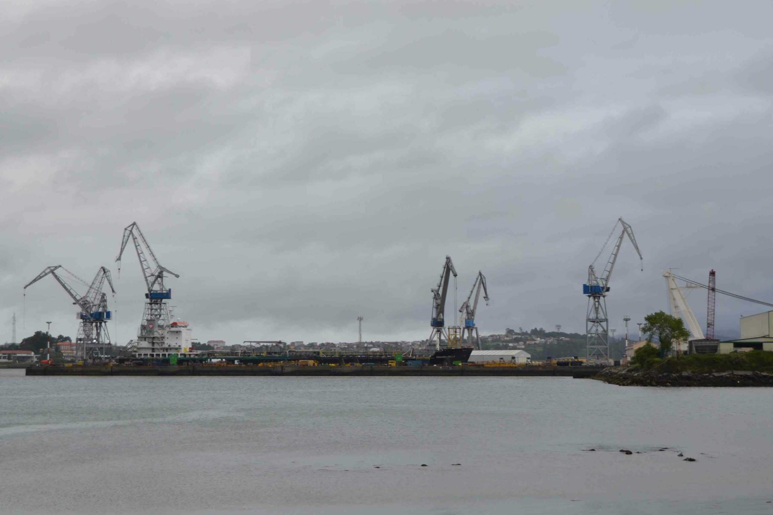 Navantia Fene visto desde el muelle de Maniños, Fene | ENFOQUES