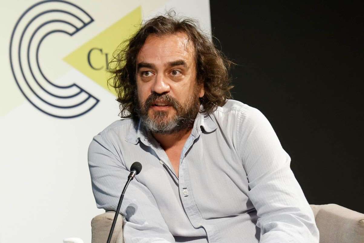 Pedro Feijoo, ganador del Premio Xerais 2023 con su novela "Ninguén contará a verdade"