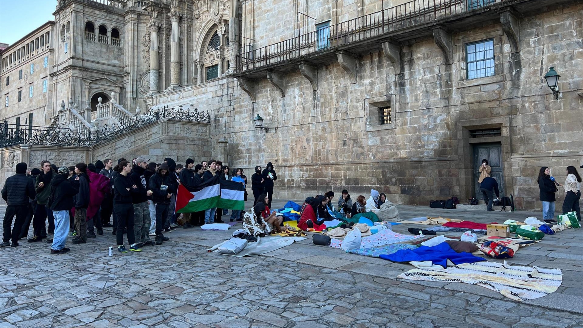 La protesta en la Praza do Obradoiro tras el desalojo | EP