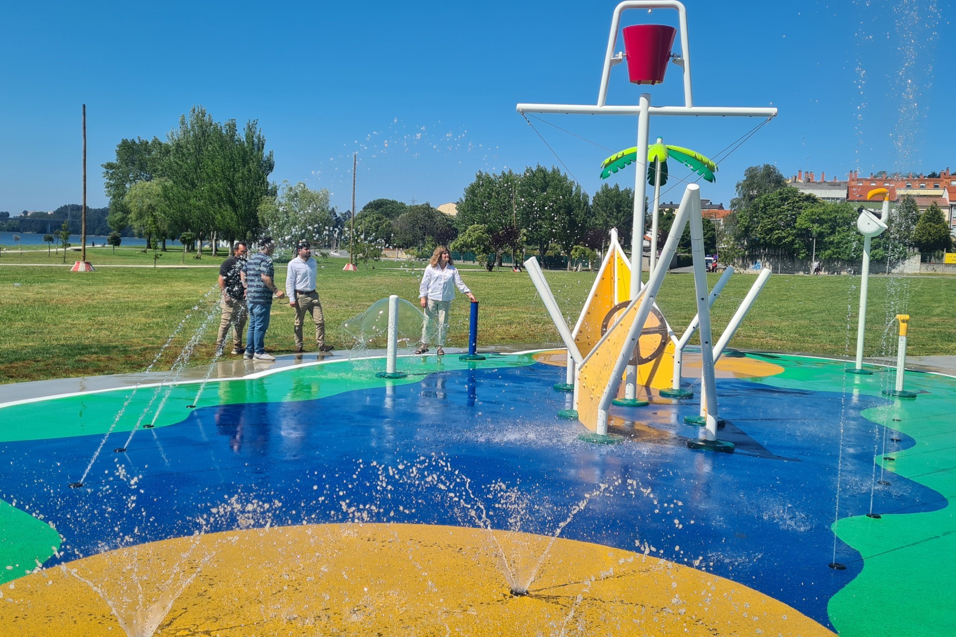 Inauguración del parque de agua en el paseo marítimo de Xuvia en Narón | CONCELLO DE NARÓN