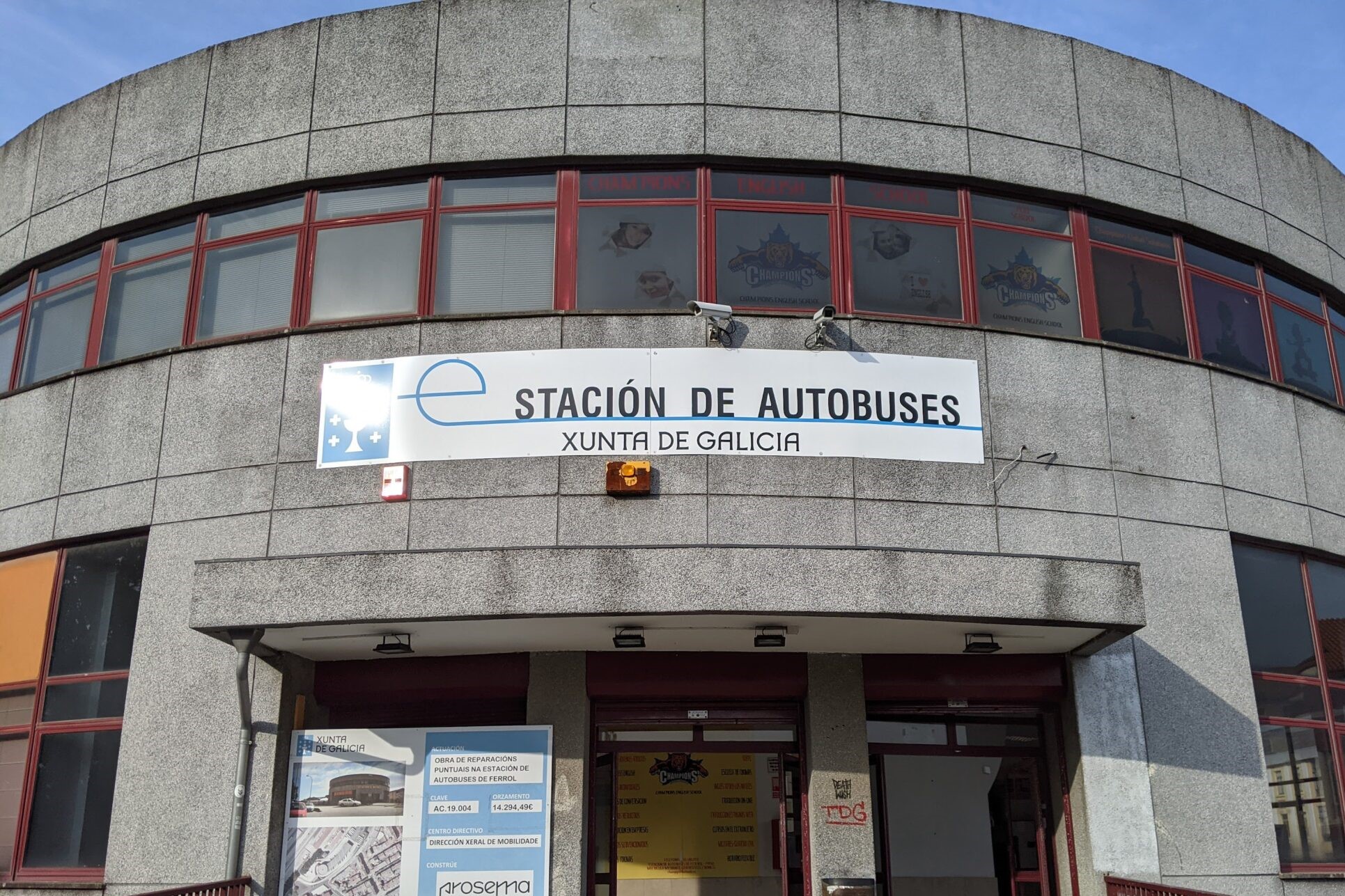 Fachada frontal de la Estación de Autobuses de Ferrol
