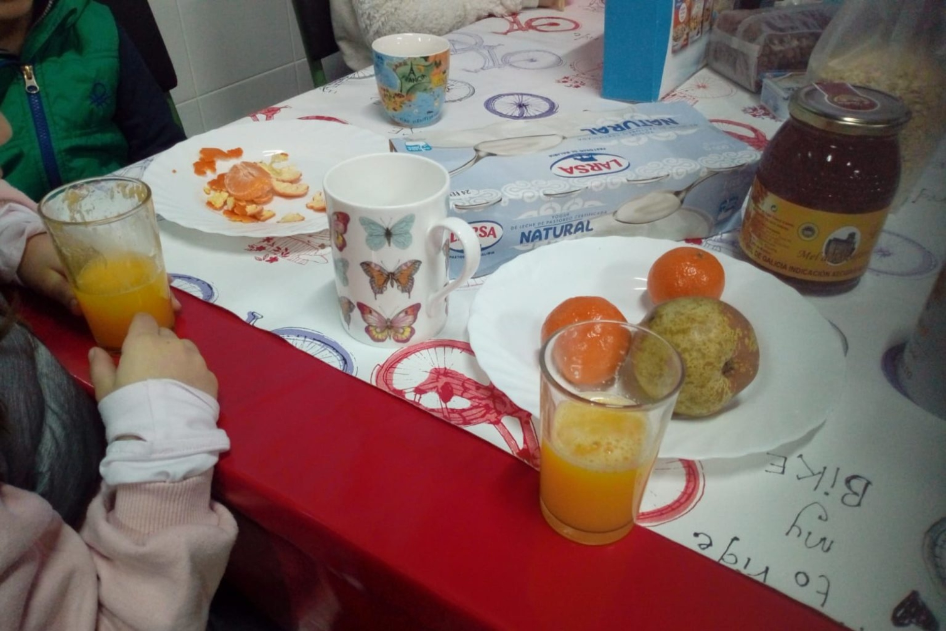 Imagen de archivo de niños desayunando en el programa de conciliación | CONCELLO DE VALDOVIÑO