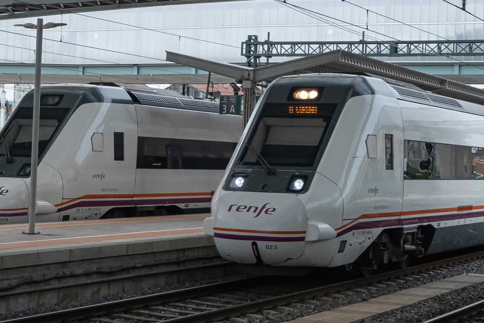 Trenes de cercanías parados en las vías de la estación de trenes, a 24 de agosto de 2022, en Santiago de Compostela | EUROPA PRESS